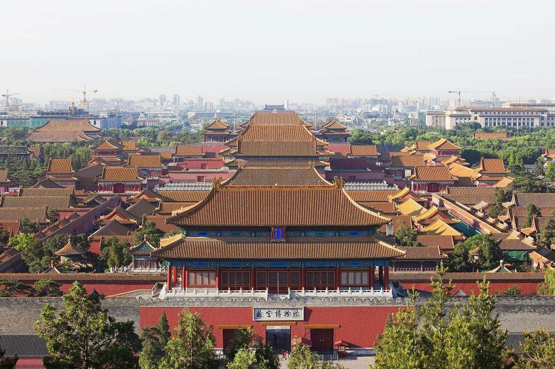 林岫回环画镜中"的"仙山琼阁"的意境,被誉为"中国古代建筑成就的博物