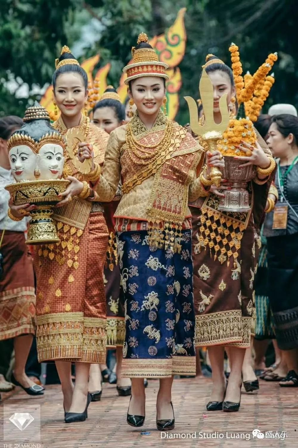 美腻老挝服饰!