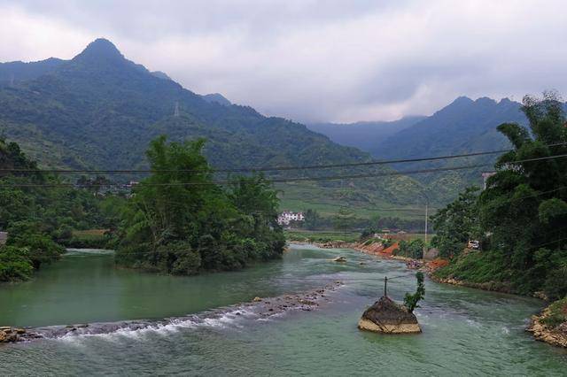 广西巴马-大山里有个长寿村