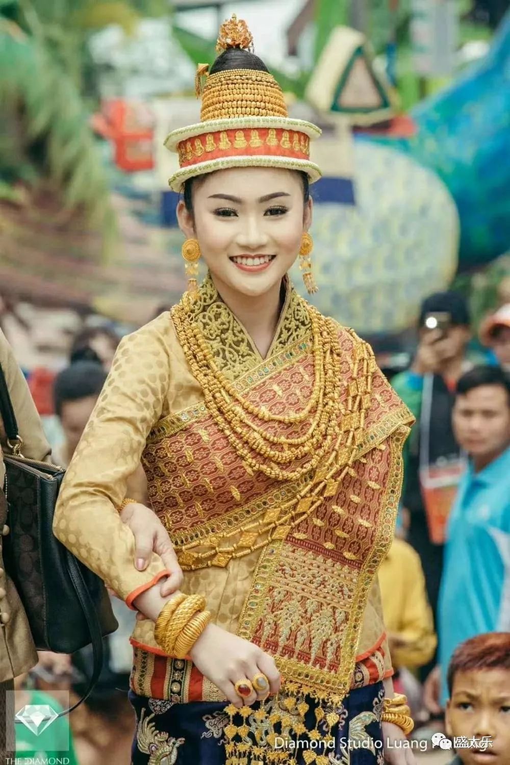 美腻老挝服饰!