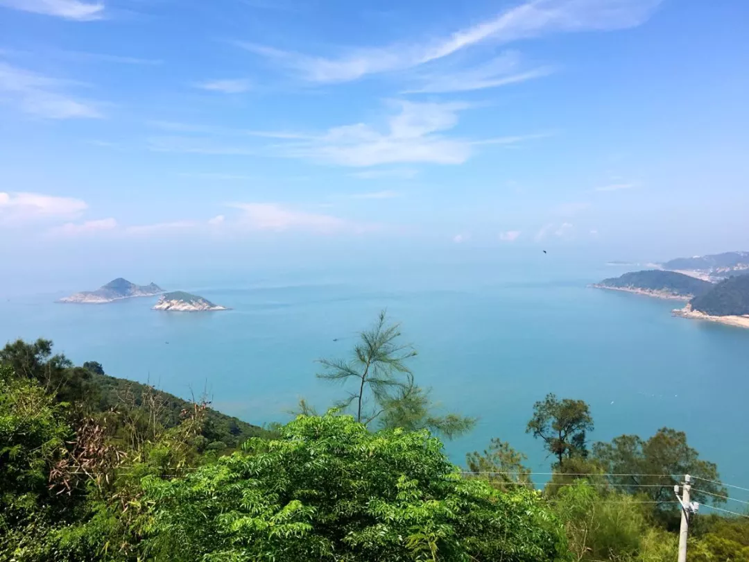 在福建漳州的南部有一座景色美丽,民风淳朴的海岛 东山岛,它还有