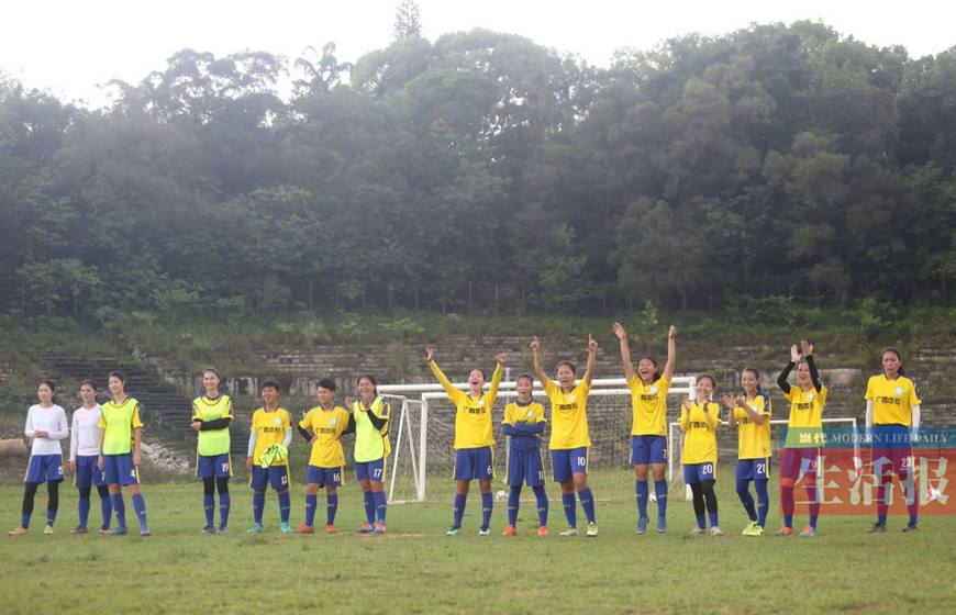 广西体育高等专科学校女子足球队代表广西出征