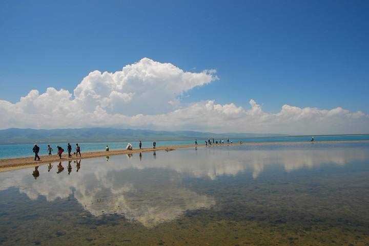 夏天去哪里旅游最好 七八月青海湖最美