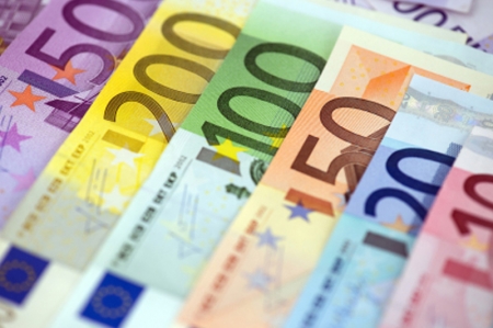 欧元兑美元站上1.18创5月22日以来最高水平