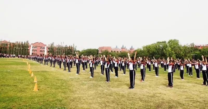 初中小学部手语舞《国家》