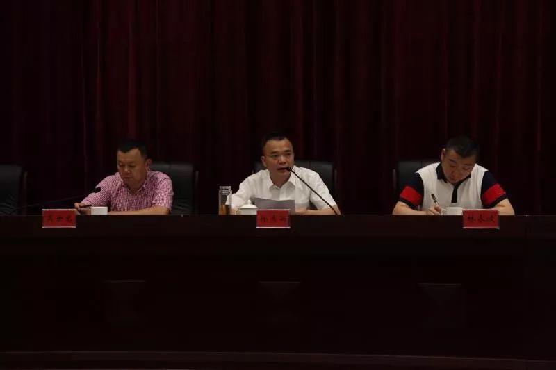 会上,文成县公安局政委潘青来代表县禁毒办通报了全县禁毒工作情况