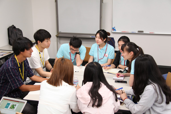 第22届"走近日企·感受日本"中国大学生访日团与京都大学学生分组讨论