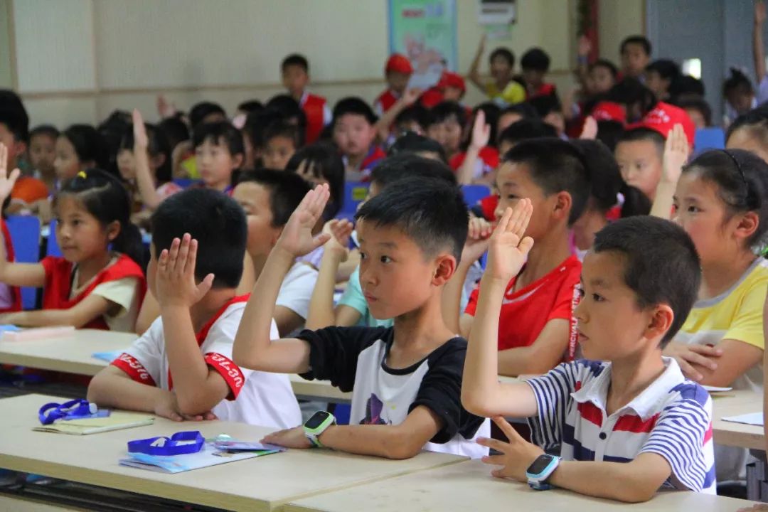 通过本次讲座进一步提高了小学生的眼保健知识,做到早预防,早发现,早