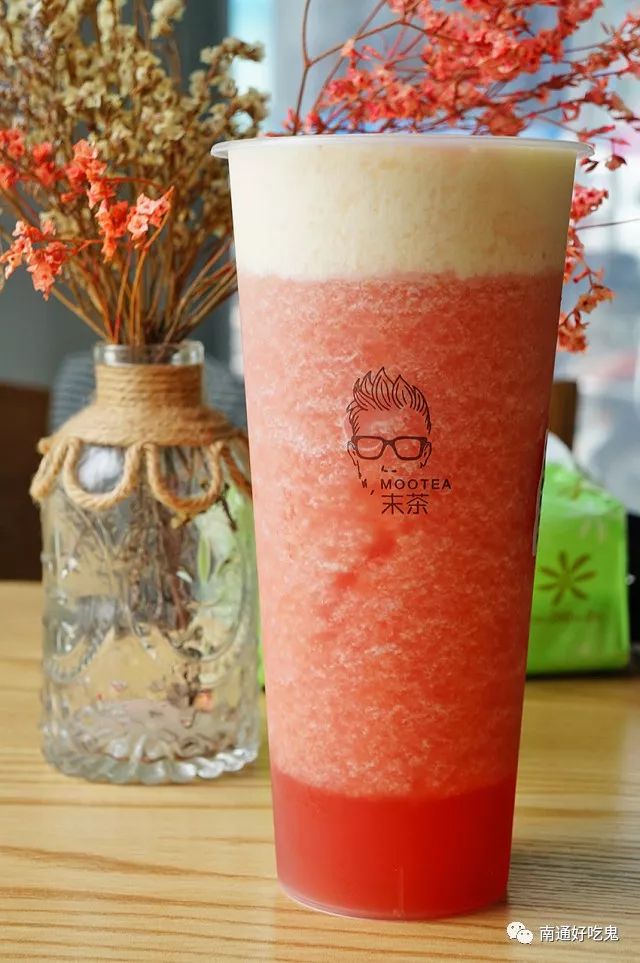 满满的一杯西瓜汁,足足5cm的芝士奶盖,满足你味蕾的夏日幻想,绝对是小
