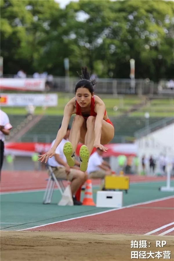 女子5000米决赛,中国选手牛丽华夺银.