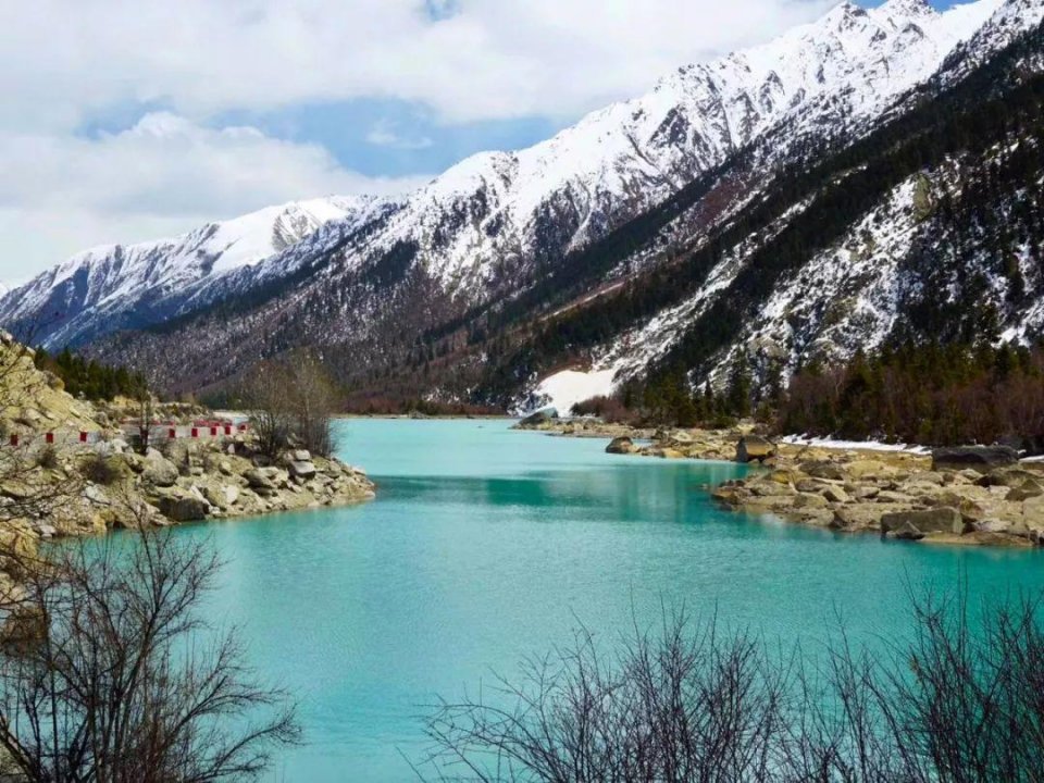 在318国道川藏线上,有一个必打卡景点,门票免费,风景