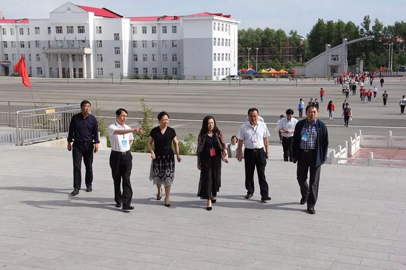 教育 正文  6月7日,全国普通高校招生考试第一天,鸡西市副市长兰知震