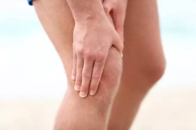 膝盖外侧肿痛是为什么