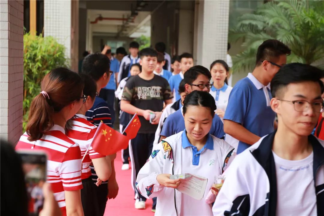 横岗高级中学高考考点工作在上级各领导部门的高度重视与细心关怀下