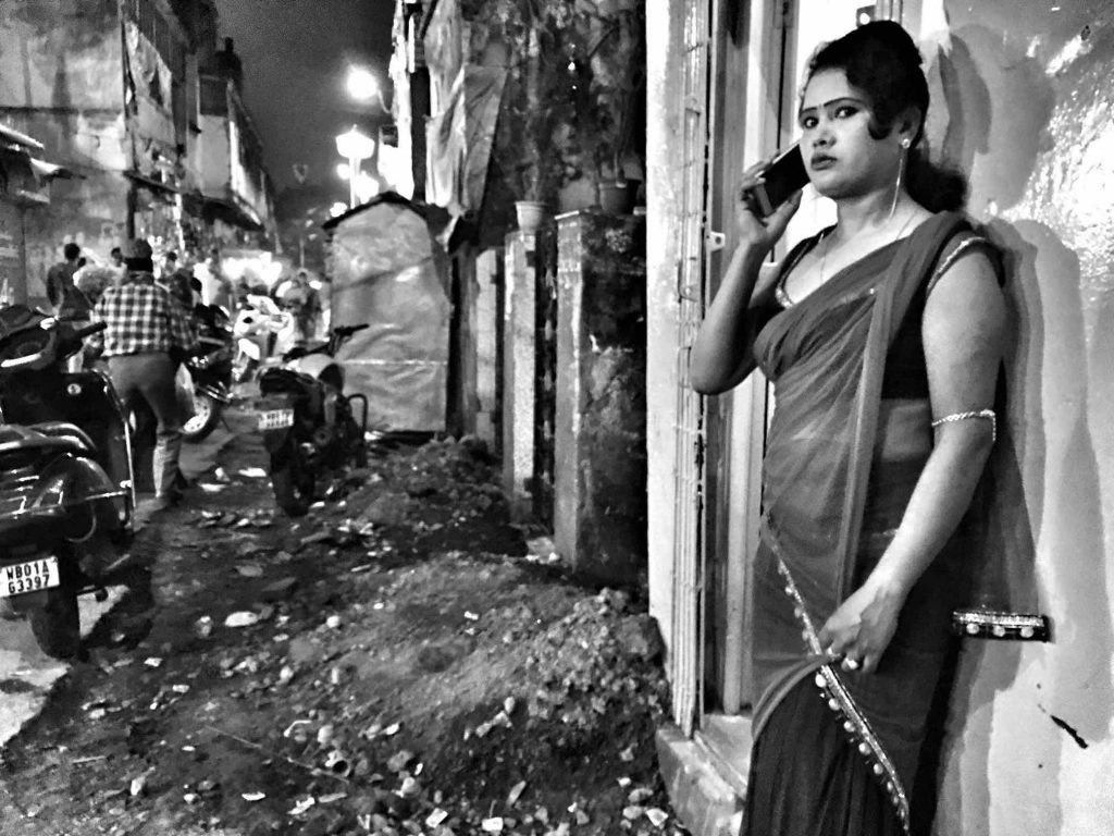印度女性的黑暗世界，探访红灯区，16岁少女成为头牌角色