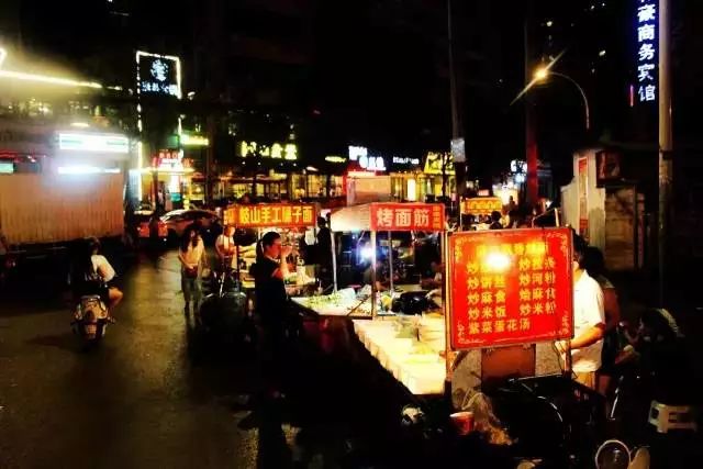 西安人口最多的夜市_西安夜市(2)