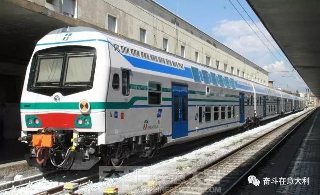 意大利中学生坐火车逃票为躲查票员跳下行驶的