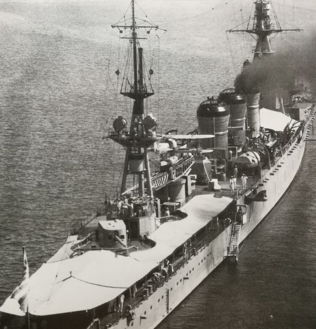 设计者参考英国c,d型巡洋舰的要目,对天龙级进行放大,但随即发现设计