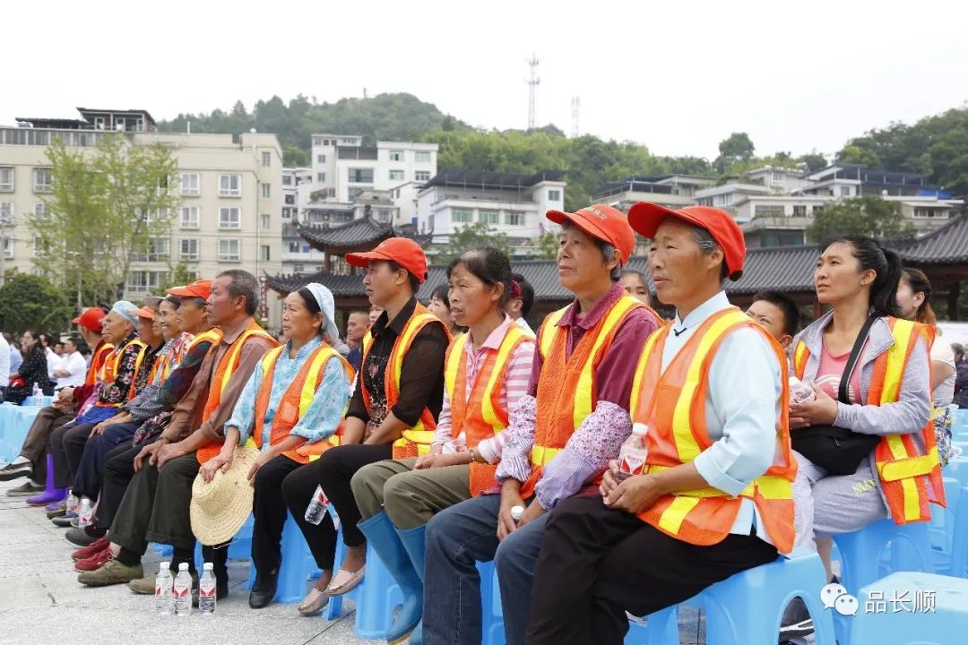 长顺县多少人口_长顺县摆所镇照片(2)