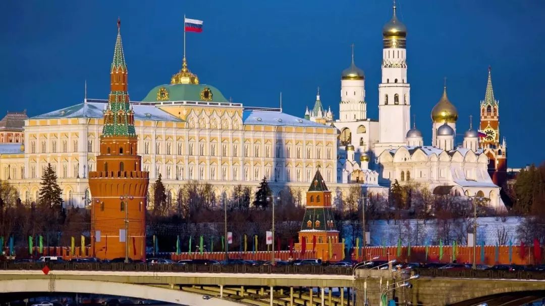 kremlin["kremln]: 前苏联政府的