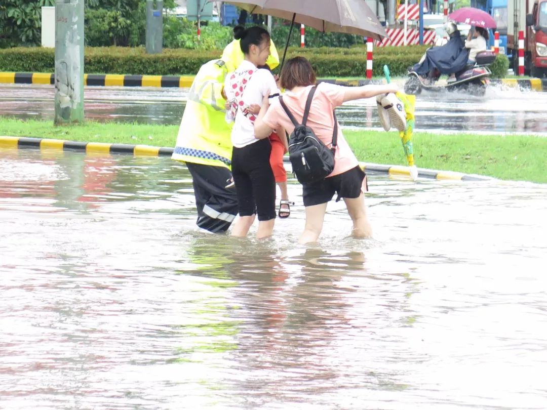 连日暴雨,趟水后记得做这件事,否则易惹皮肤病