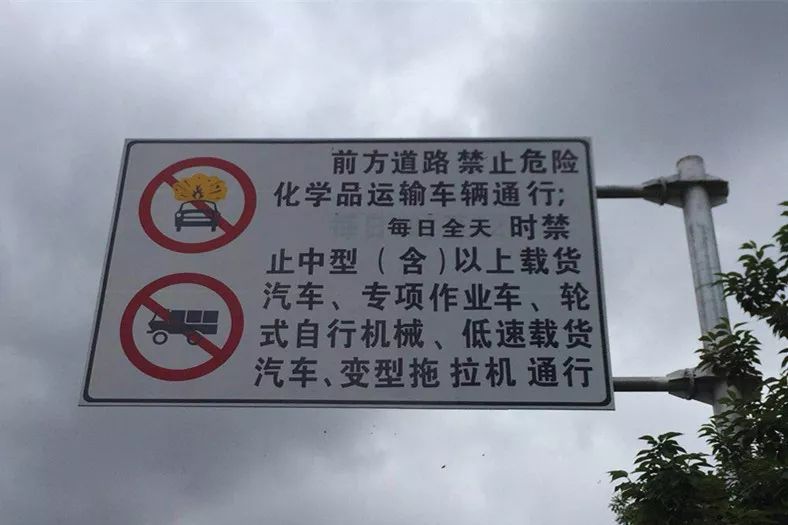 汽车 正文 金潭大道(含)以东,香江大道(不含)以南,登峰大道(不含)和