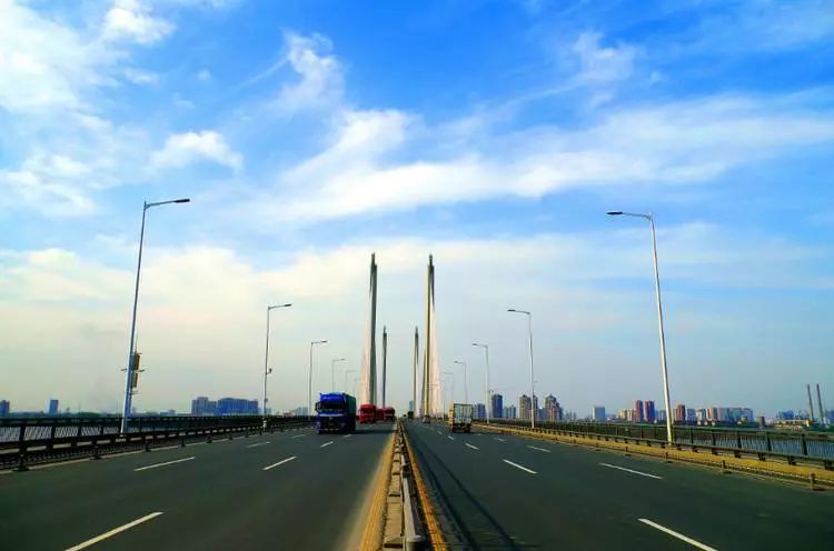 日前,记者从省获悉,207国道襄阳段改建工程被顺利纳入交通