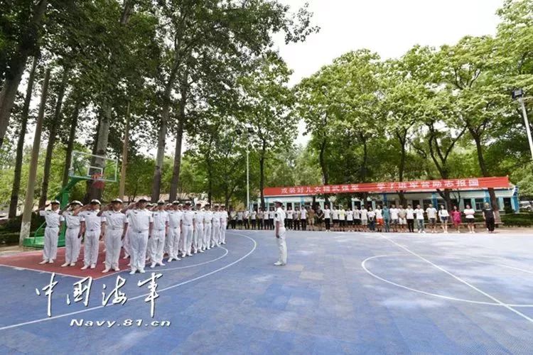 6月7日,海军航空兵某团与长治学院联合举办了 "心系海疆逐梦深蓝"主题