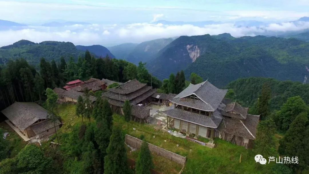 围观啦航拍灵鹫山了