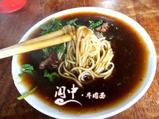 阆中美食的第四怪是"凉面热着卖".仅阆中本地可以吃到.