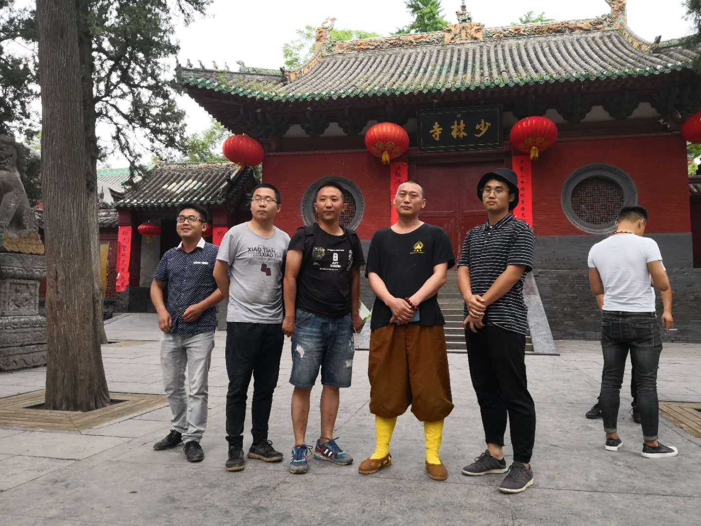 释延明法师在少林寺会见来访的各界朋友