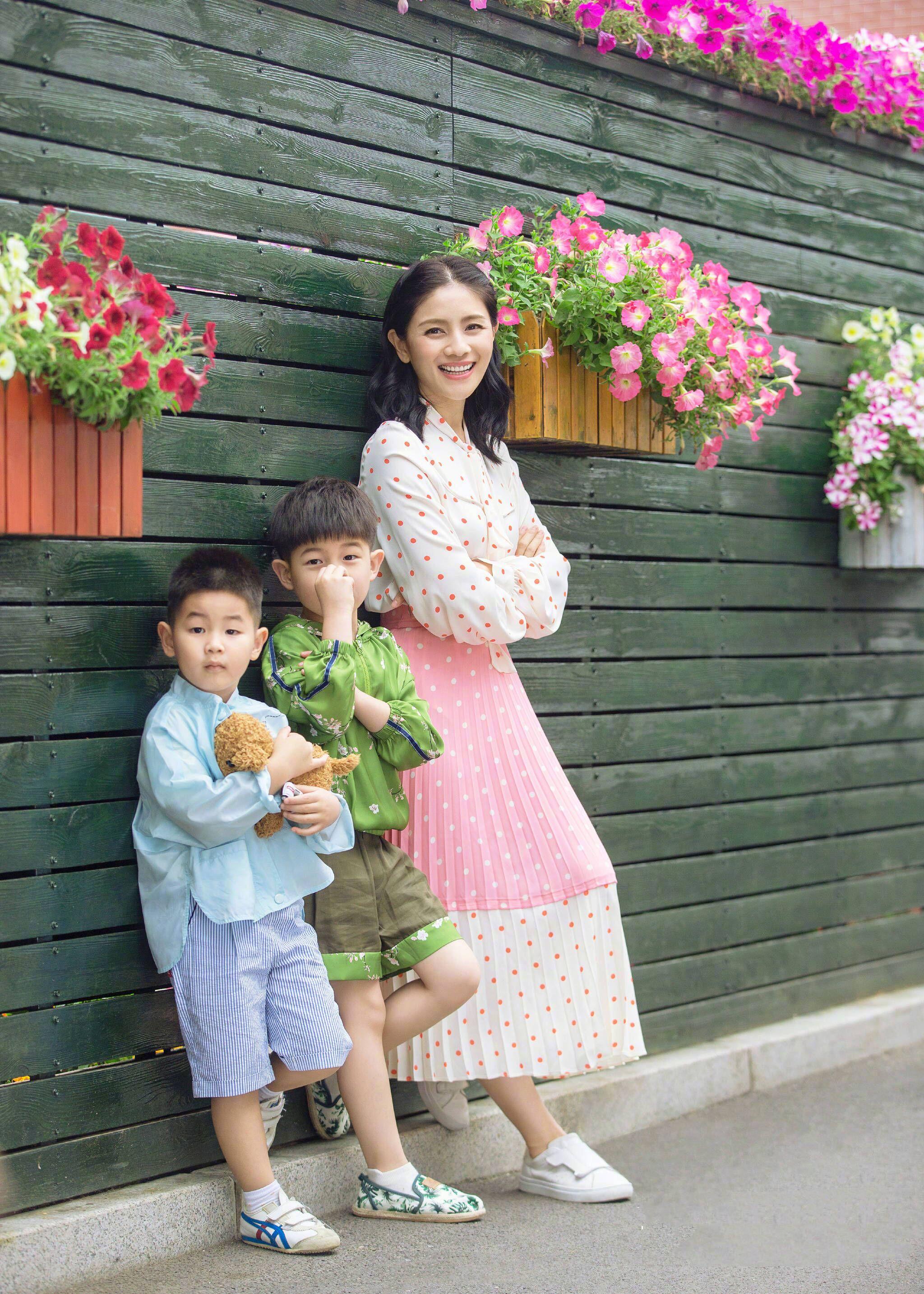 胡可素颜现身,依旧如少女般年轻,网友:沙溢真的捡到宝