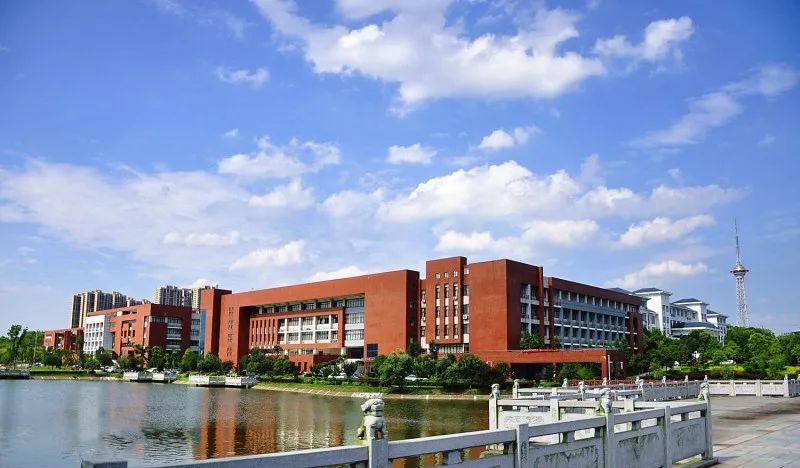 教育 正文  2006年2月,株洲工学院,株洲师范高等专科学校,湖南冶金