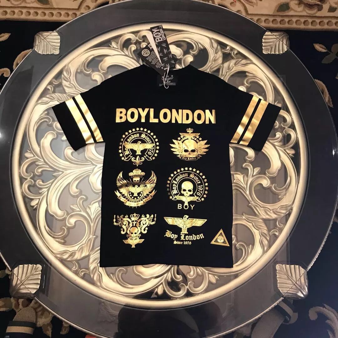 夏天也要潮,快穿上boy london烫金18ss字母烫金老鹰