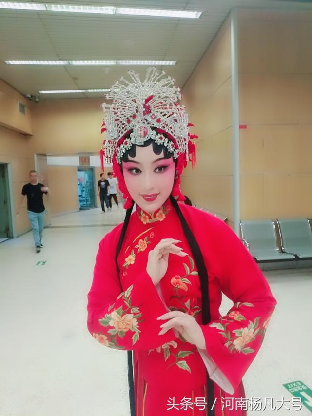 河南90后豫剧美女唱将张亚歌