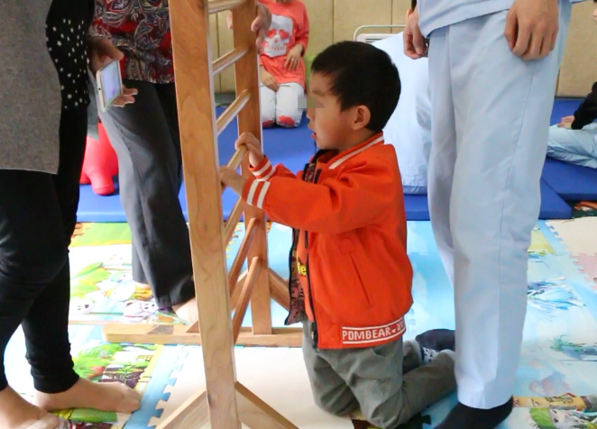 3岁脑瘫男孩泡泡的康复之路 北京天使儿童医院
