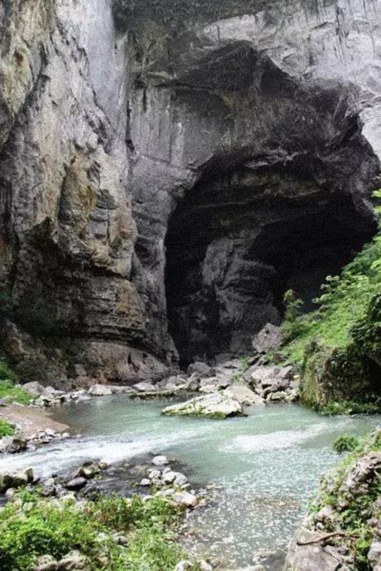 洋山河诡丽幽深的峡谷勾勒出无山不洞,无洞不奇的美妙境地.