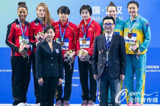 赛后,中国跳水队领队周继红在接受记者采访时表示,为运动员和教练员