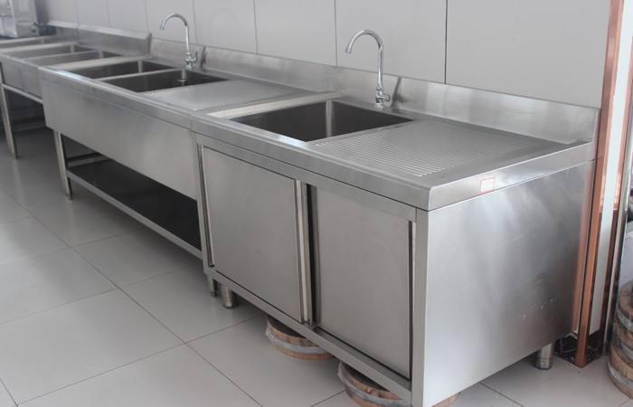 广州商用厨房设备选择之如何挑选水槽池?
