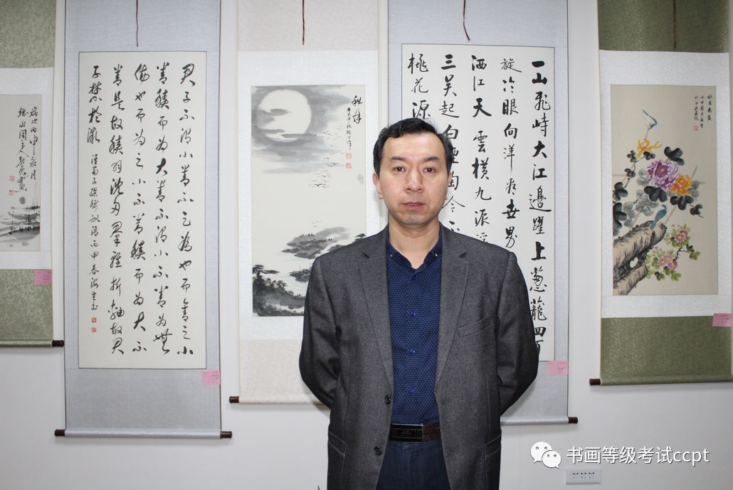 河南濮阳人,1975年7月出生,毕业于河南师范大学,现为中国硬笔书法协会