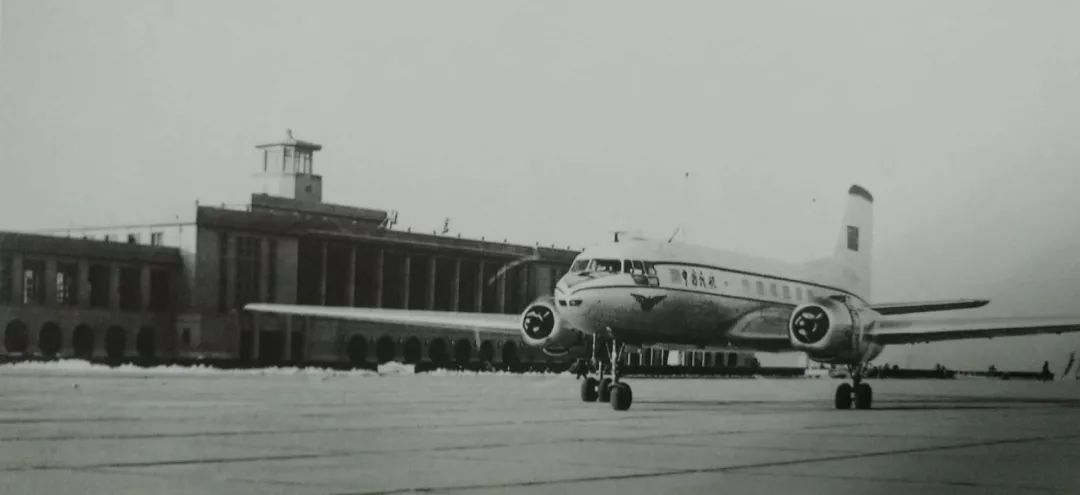 1958年3月1日,北京首都机场建成并投入使用,是当时中国最大的民航