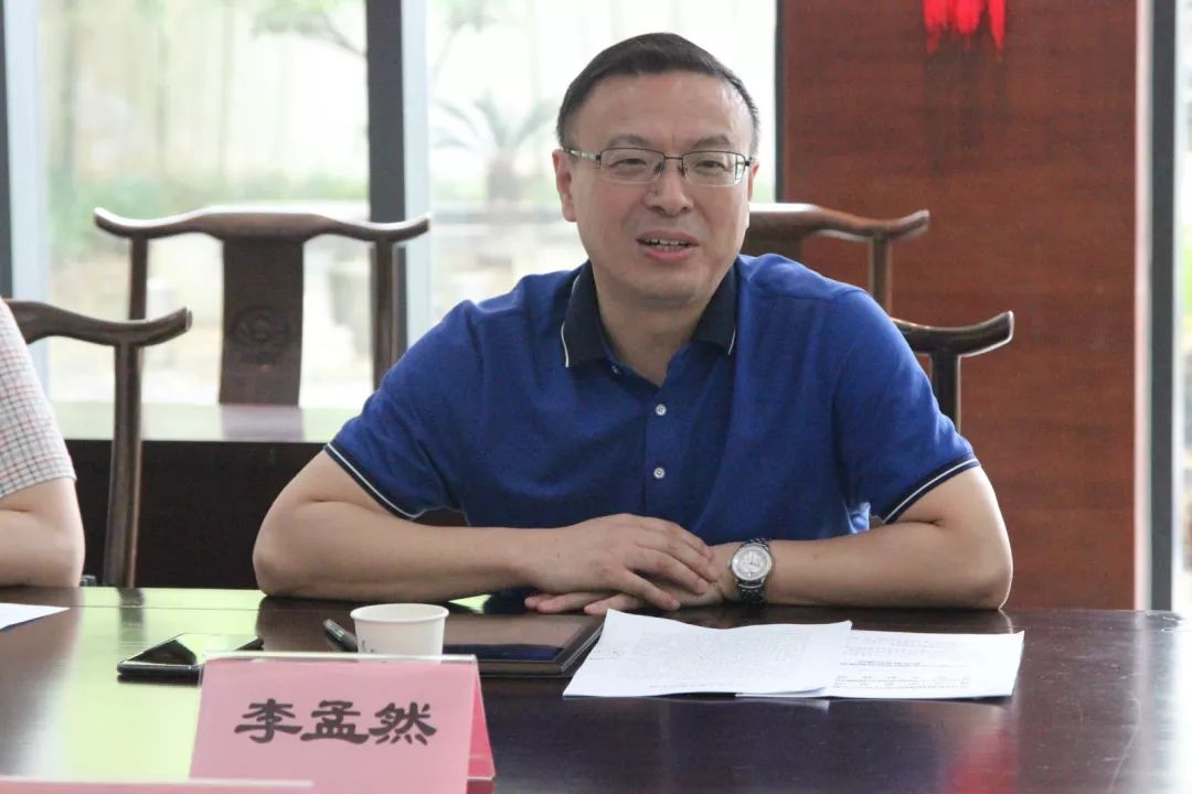 达州市教育局副局长李孟然邵伟康对考察团提出的帮扶要求一一回应