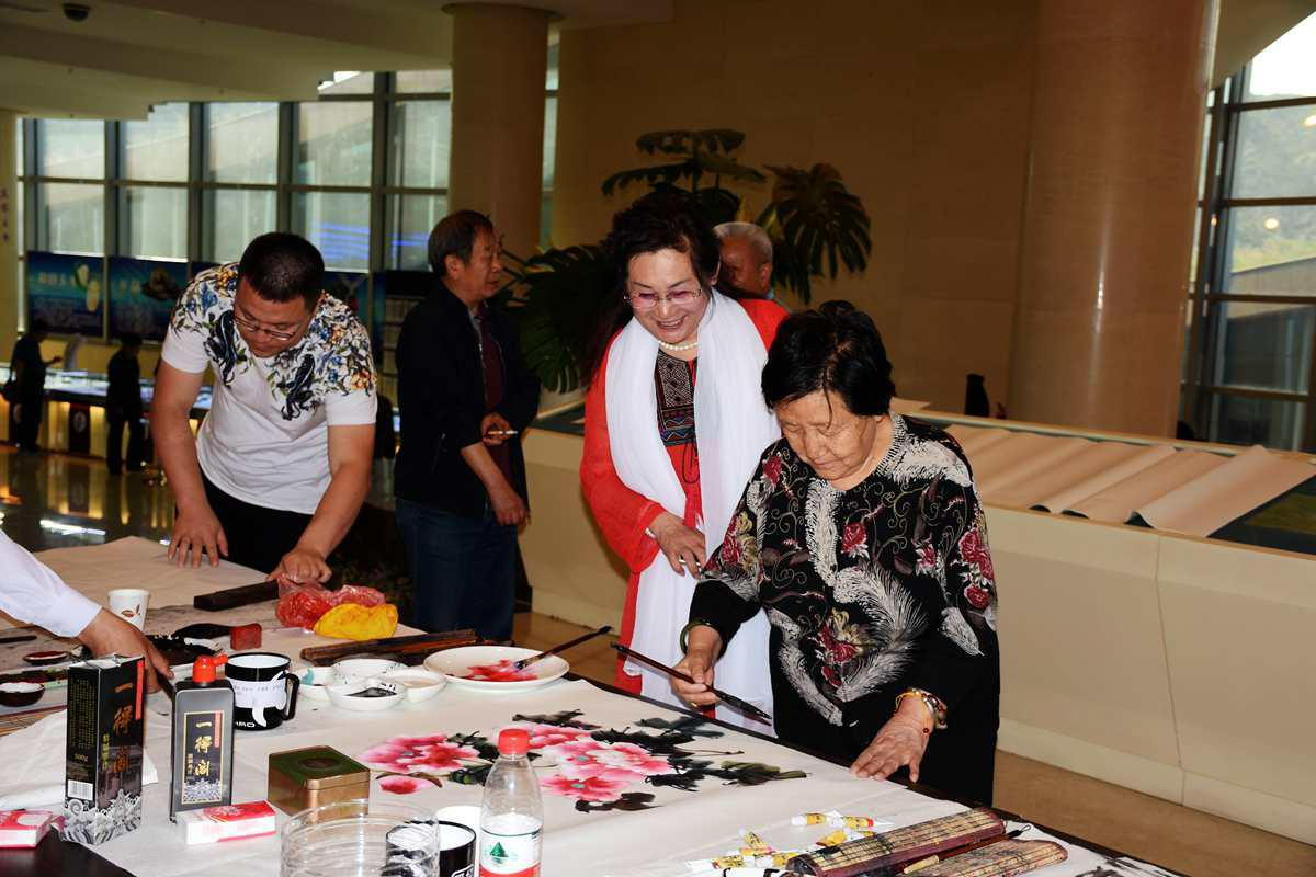 此次活动的艺术家及嘉宾有:富蕴县常务副县长县委常委俞光普;可可托