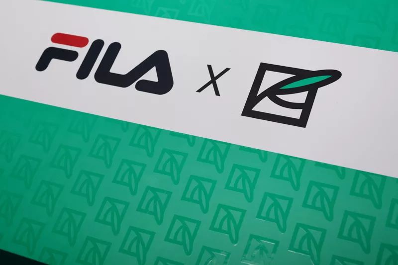 迷妹们注意!王源 x fila 首款联名鞋款登场!