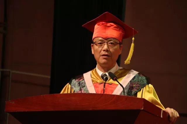 朱祖平院长在讲话中为同学们列出了四点要求,首先要求同学们勤学习,下