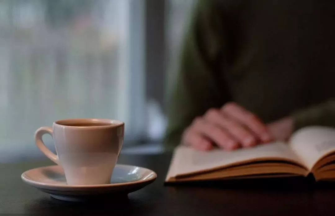 一杯咖啡,半卷闲书