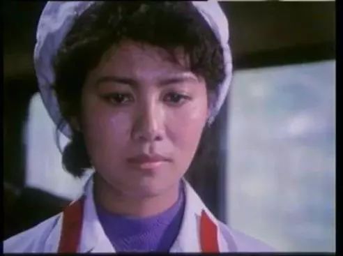 《蓝天鸽哨》梁同裕的妻子金毅(1955-2012,配音演员,生于吉林省长春