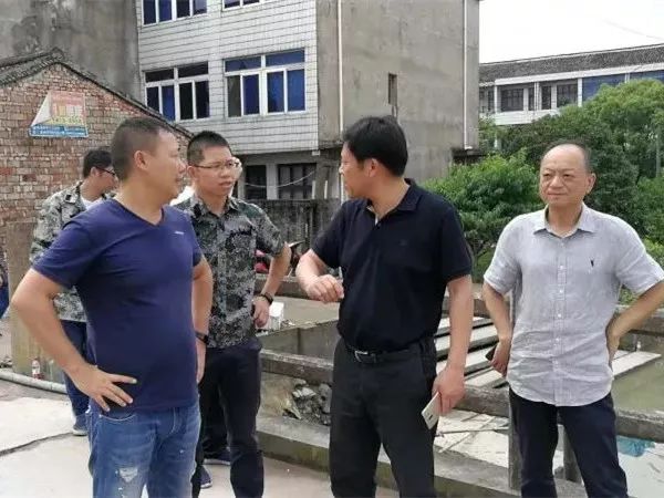 心系治水不畏辛劳治水铁军70近日来,黄岩区高桥街道各级党员干部