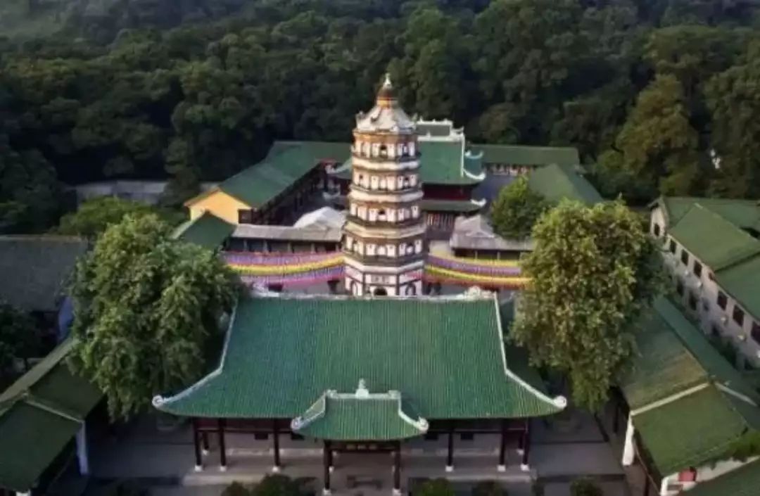 教育 正文 导游接团,午餐前往游览【南华寺】是中国佛教著名寺庙之一