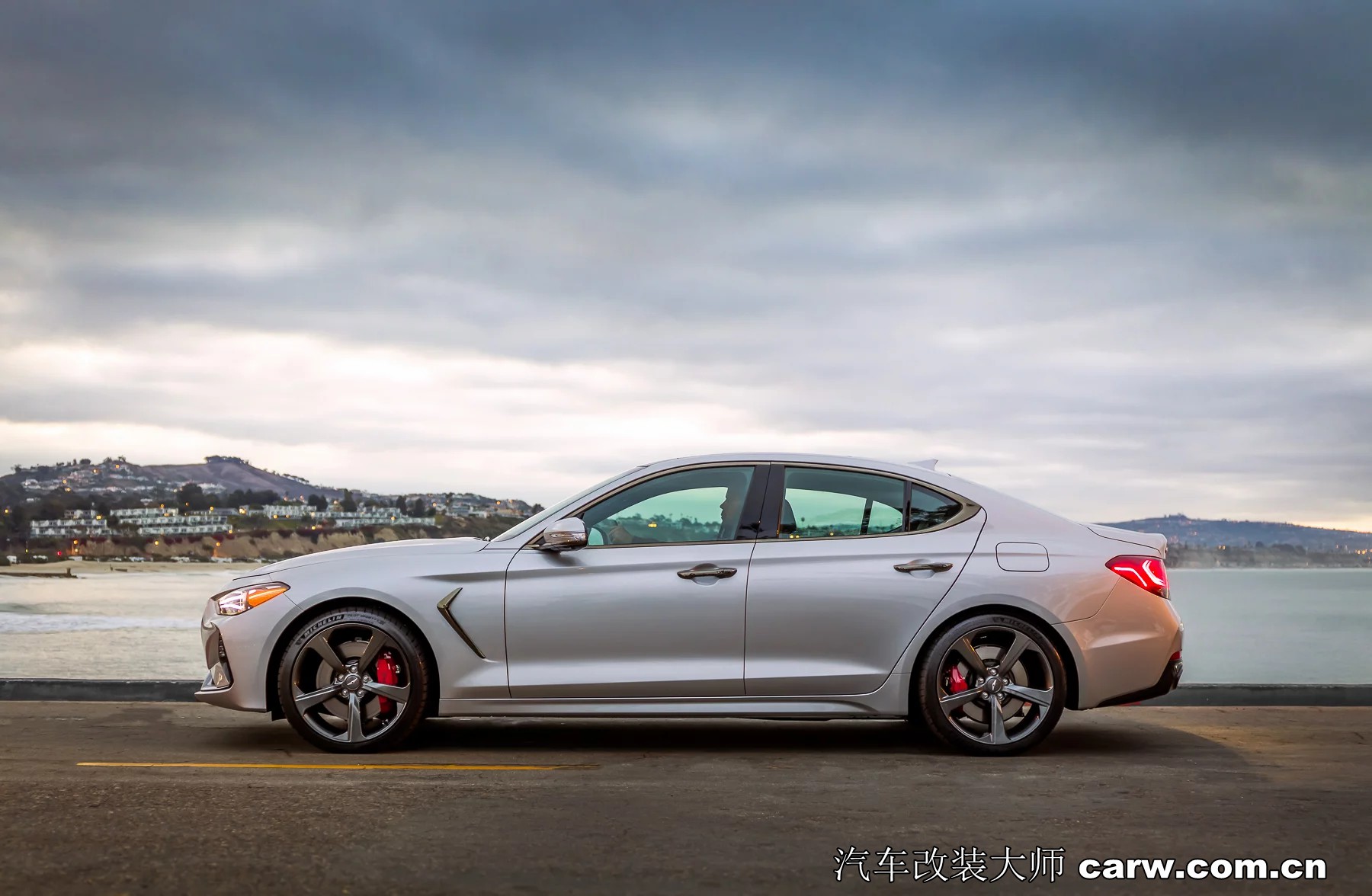 顶级劳恩斯genesis g70 v6动力365hp,并在4.5秒内达到